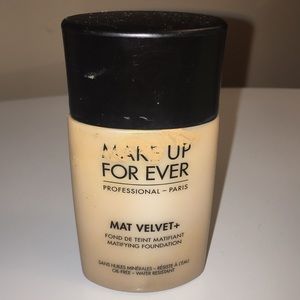 MAKE UP FOR EVER MAT VELVET+